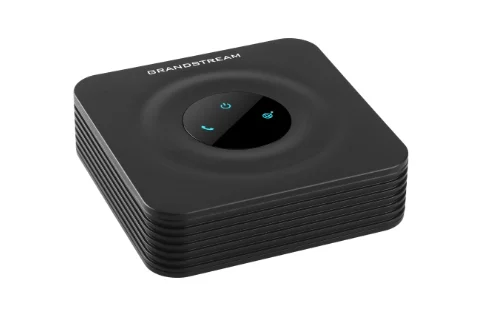 Adaptador de telefonía IP Grandstream HT801, en color negro, diseñado para conectar un teléfono analógico a redes VoIP.