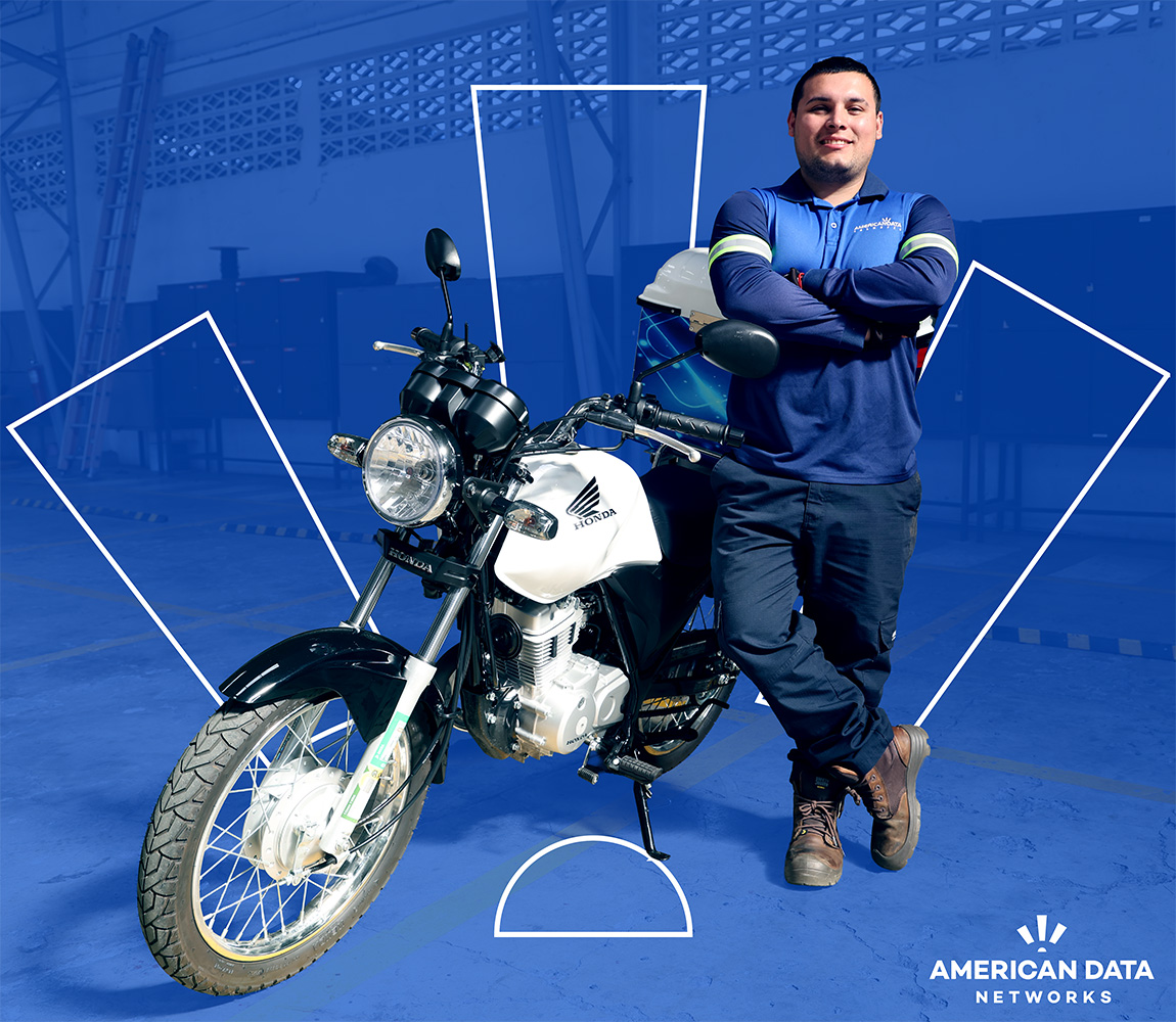 Técnico motorizado de American Data Networks